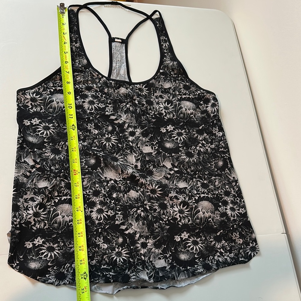 Lululemon Athletica Black and Gray Floral Laser cut running flowy Tank Top - Picture 5 of 5